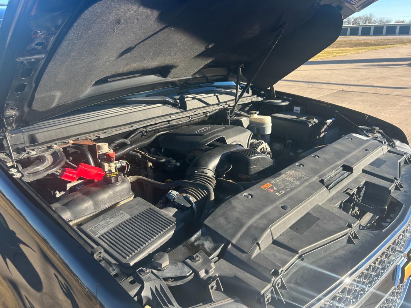 2012 BLACK /BLACK Chevrolet Avalanche LTZ (3GNTKGE75CG) with an 5.3L V8 OHV 16V FFV engine, AUTOMATIC transmission, located at 17760 Hwy 62, Morris, OK, 74445, (918) 733-4887, 35.609104, -95.877060 - 2012 CHEVROLET AVALANCHE LTZ HAS A 5.3L V8 ENGINE AND IS 4WD. THIS TRUCK IS BI-FUEL WHICH RUNS ON BOTH CNG(COMPRESSED NATURAL GAS) OR GASOLINE, IT FEATURES KEYLESS ENTRY REMOTE, REMOTE START, POWER LOCKS, POWER WINDOWS, POWER SEATS, POWER MIRRORS, POWER ADJUSTABLE FOOT PEDAL, AM/FM STEREO, CD PLAYER - Photo#23